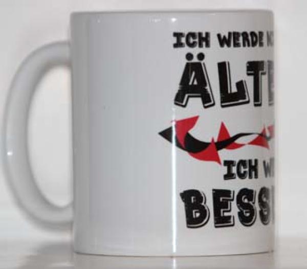 Weiße Tasse mit Spruch "ICH WERD NICHT ÄLTER ICH WERDE BESSER"